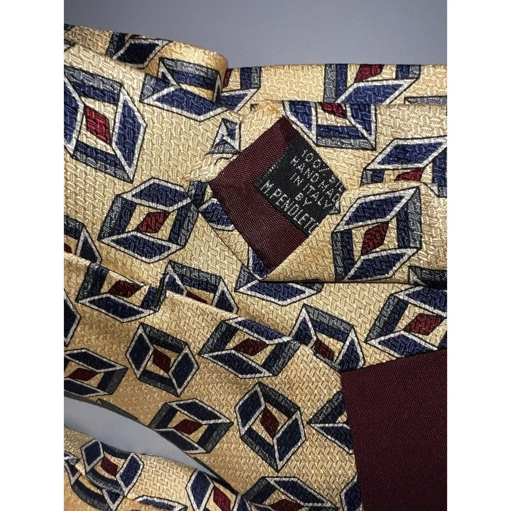 Vintage Mark Pendleton Men's Hand Made 100% Silk Tie‎ Made In Italy Yellow Multi